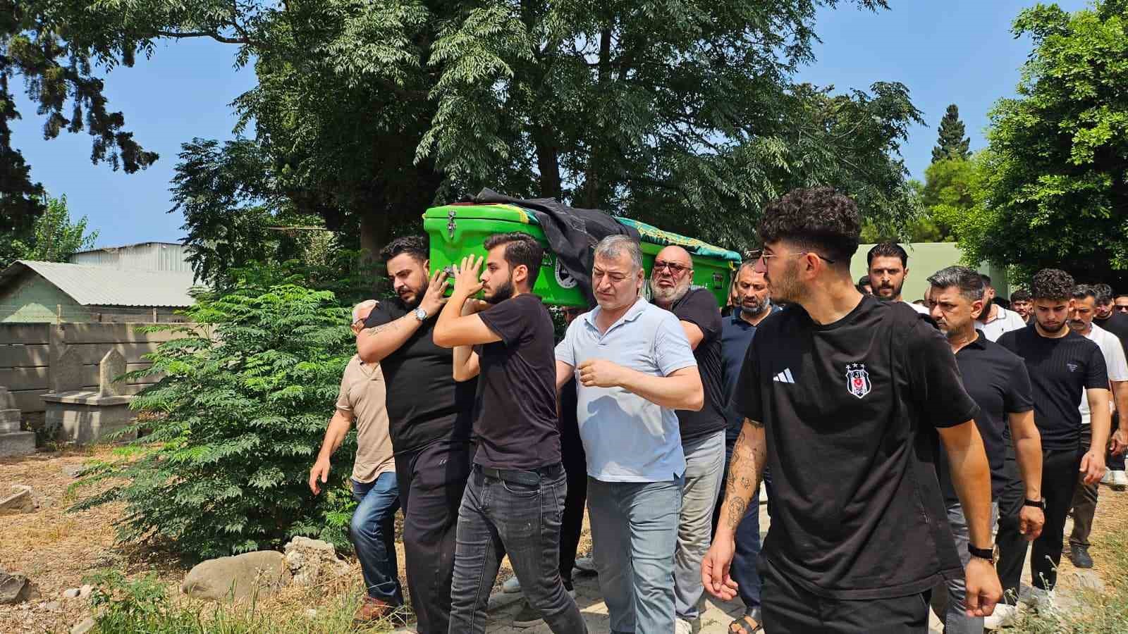 trafik-kazasinda-hayatini-kaybeden-24-yasindaki-genc-son-yolcuguna-ugurlandi