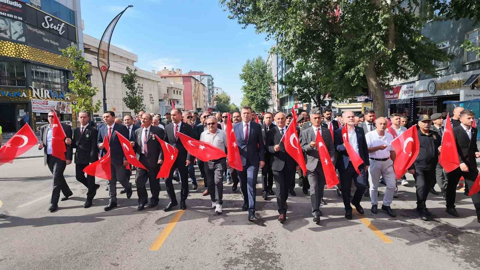 nigde-de-kahramanlarla-kardeslik-yolunda-yuruyusu-gerceklestirildi