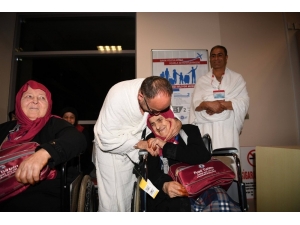 Başkan Üzülmez, Alo Evlat Hattı Büyükleri İle Umre’ye Gitti