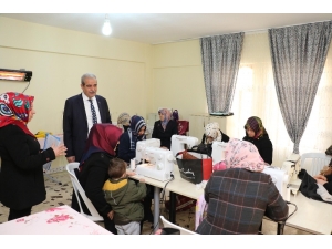 Okuma Yazma Öğrenen Kadınlar Sertifikalarını Aldı