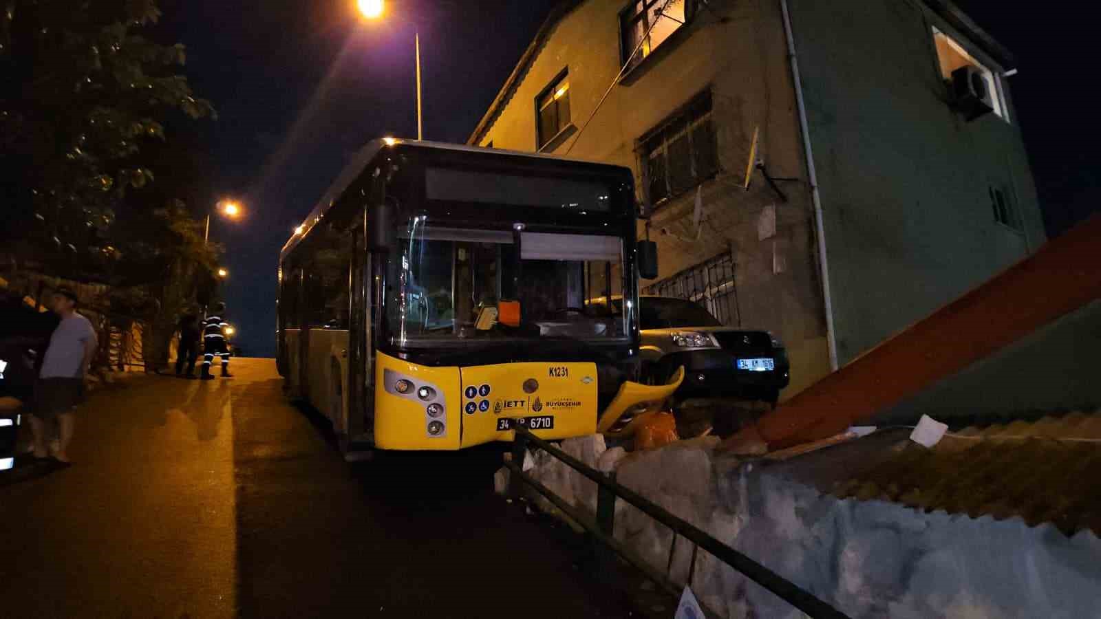 sariyer-de-iett-otobusu-bariyerlere-carpti-evlere-metreler-kala-durdu