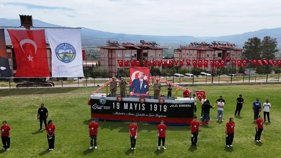 bozdogan-da-19-mayis-coskusu-stadyumu-doldurdu
