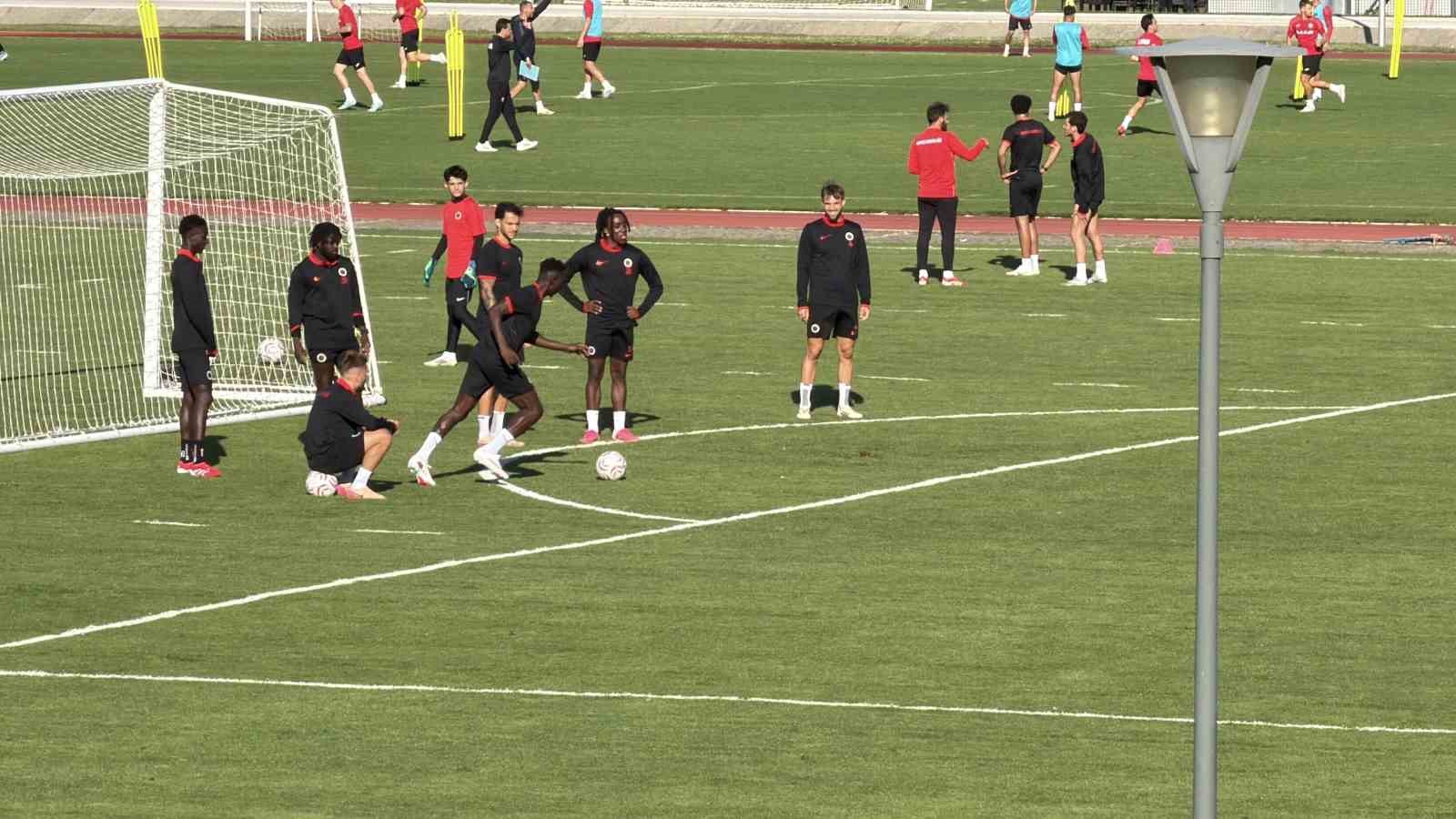 genclerbirligi-topuk-yaylasi-nda-corum-fk-macina-hazirligini-surdurdu