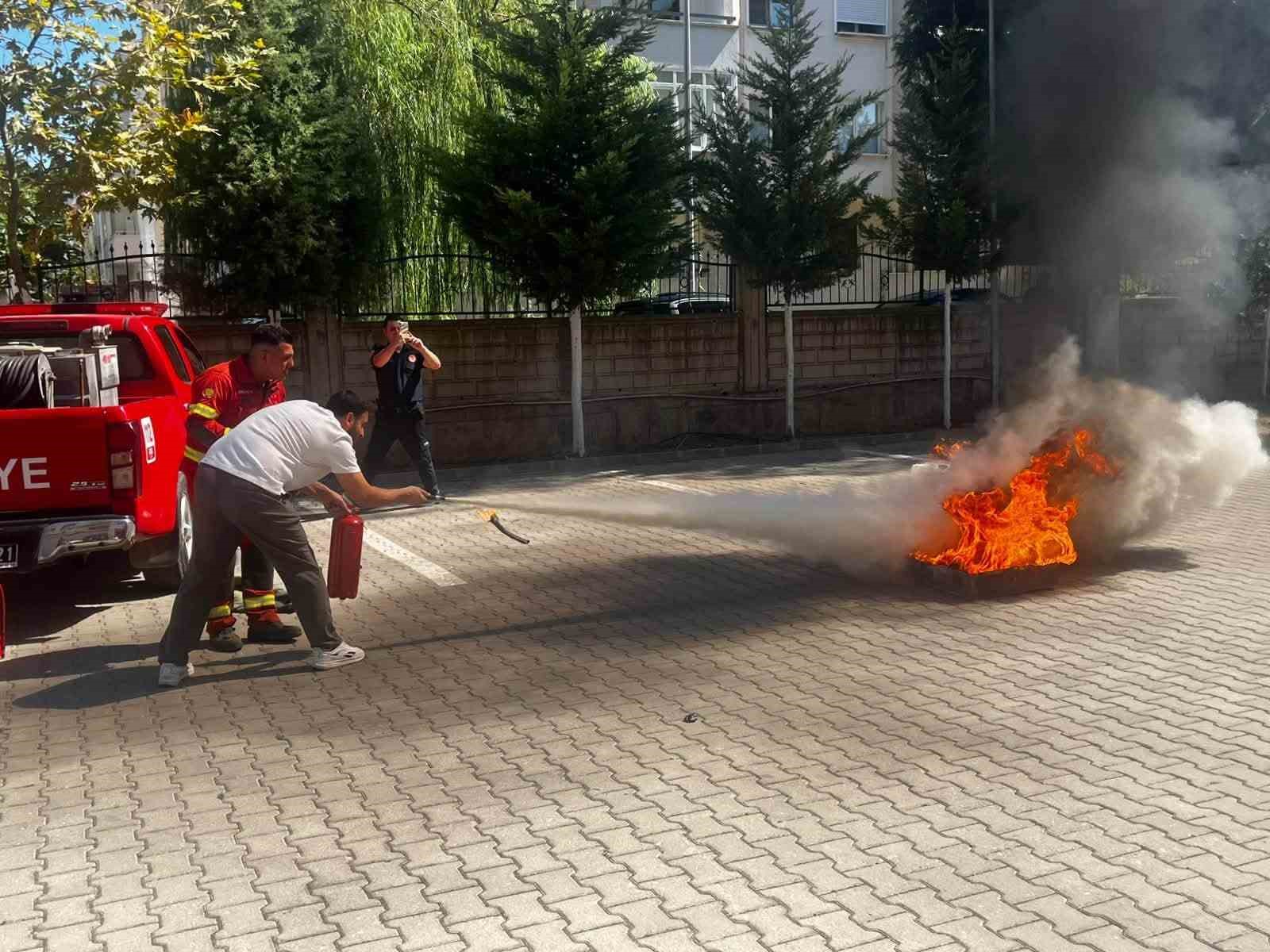 mugla-da-aile-ve-sosyal-hizmetler-personeline-yangin-egitimi-verildi