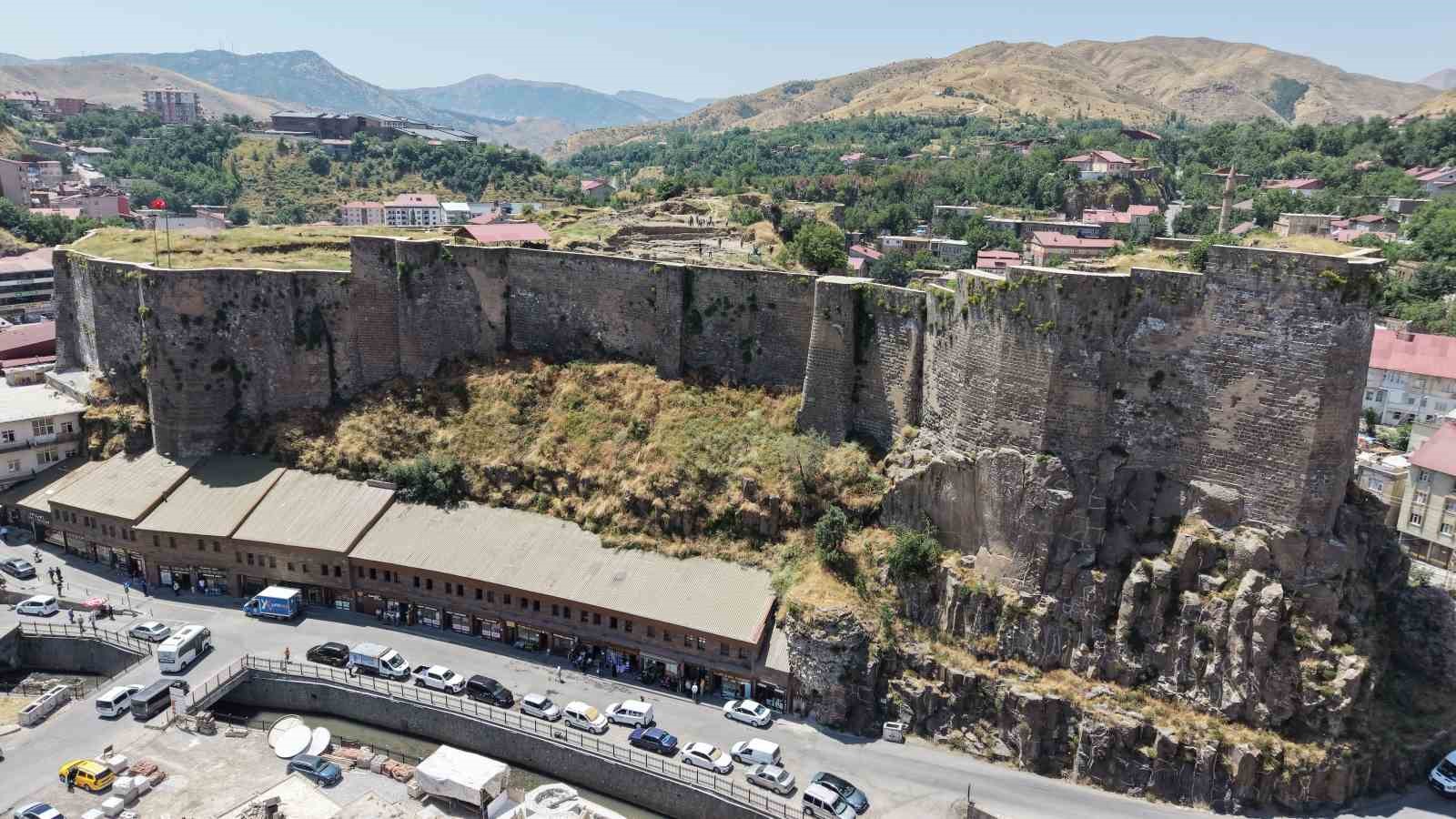 bitlis-kalesi-nde-kazilar-buyuk-olcude-tamamlandi