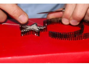 Tel Ve Çivilerin Büyüleyici Dansı ’Filografi’