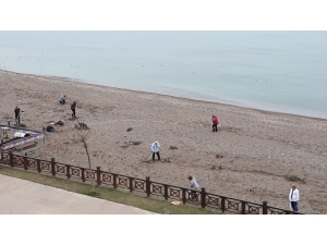 Vatandaşlar Plajı Temizlediler