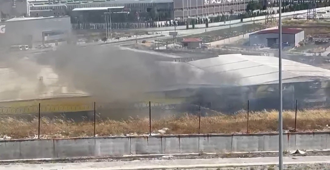 kutahya-30-agustos-osb-de-comlek-fabrikasinda-yangin-panigi