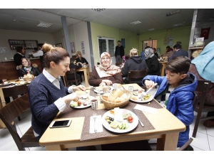 Beyaz Kalpler Öğrencileri Aileriyle Buluştu