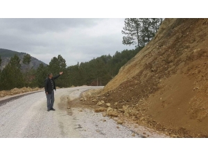 Bu Yol Tehlike Saçıyor