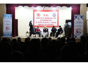 Büyükşehirden Cezaevinde Tiyatro Gösterisi