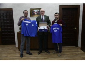 Odunpazarı’ndan Yunus Emre Görme Engelliler Gençlik Ve Spor Kulübüne Malzeme Yardımı