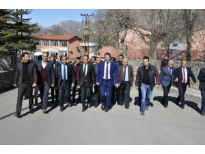 Ak Partili Başkan Gür Çukurca’yı Ziyaret Etti