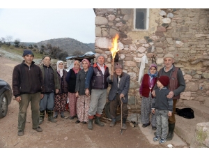 Bu Mahallede 100 Yıldır Elektrik Yok