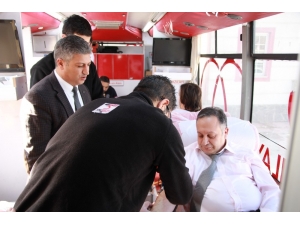 Sağlıkçılar Kan Bağışında Bulundu