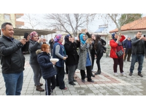Burhaniye’de Umrecilere Coşkulu Uğurlama