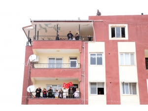 Başbakan Yıldırım’ı Reyhanlı’da Görenler Balkonlara Koştu