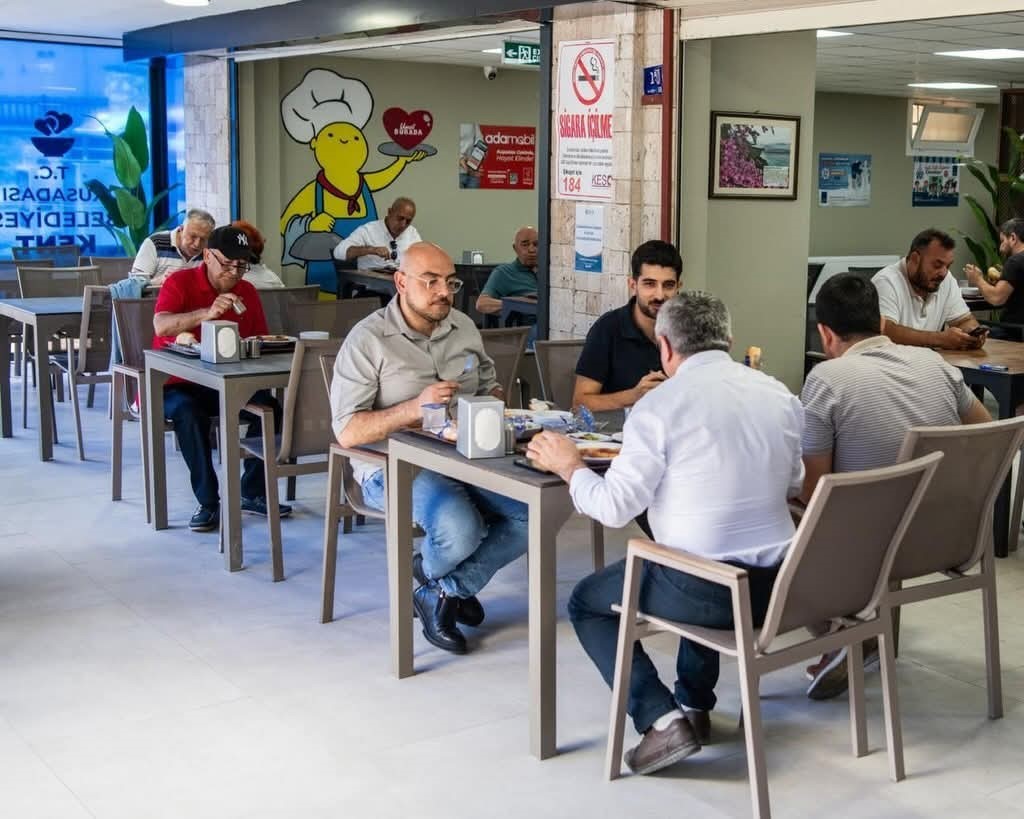 kusadasi-kent-lokantasi-nda-2-ayda-8-bin-852-kisiye-yemek-hizmeti