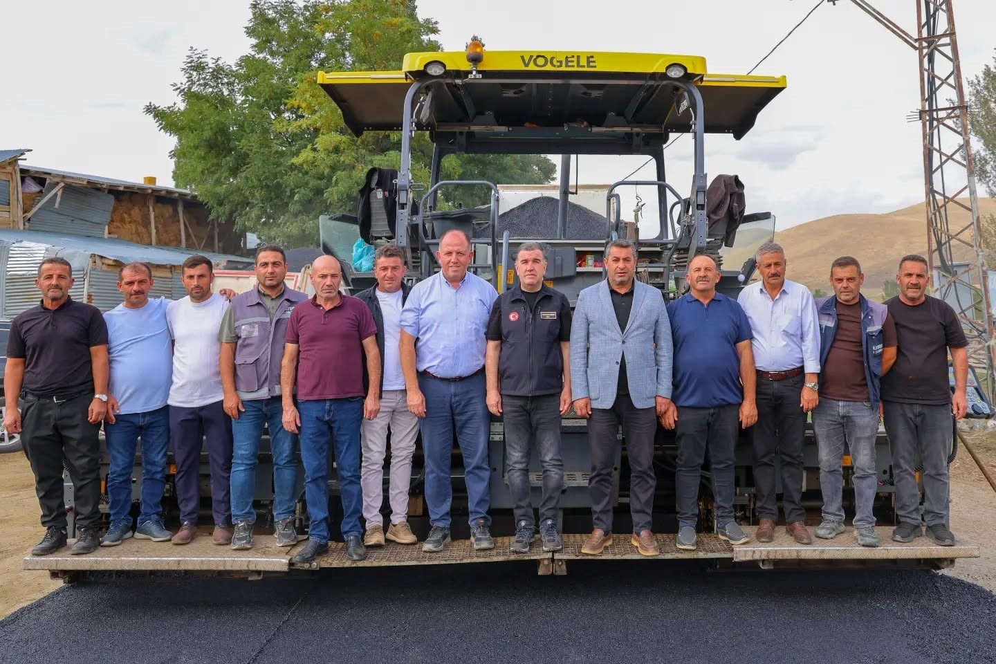 bayburt-un-grup-yollarinda-asfalt-ve-genisletme-calismalari-suruyor