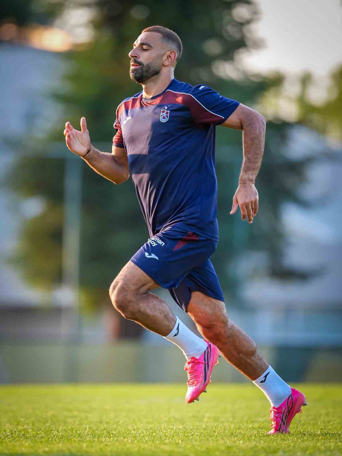 salah-trabzonspor-ile-ilk-antrenmanina-cikti
