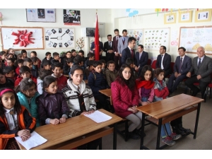 Başkale’de Öğrenciler Ders Başı Yaptı