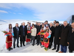 Ardahan Yalnızçam Kayak Merkezi Açıldı