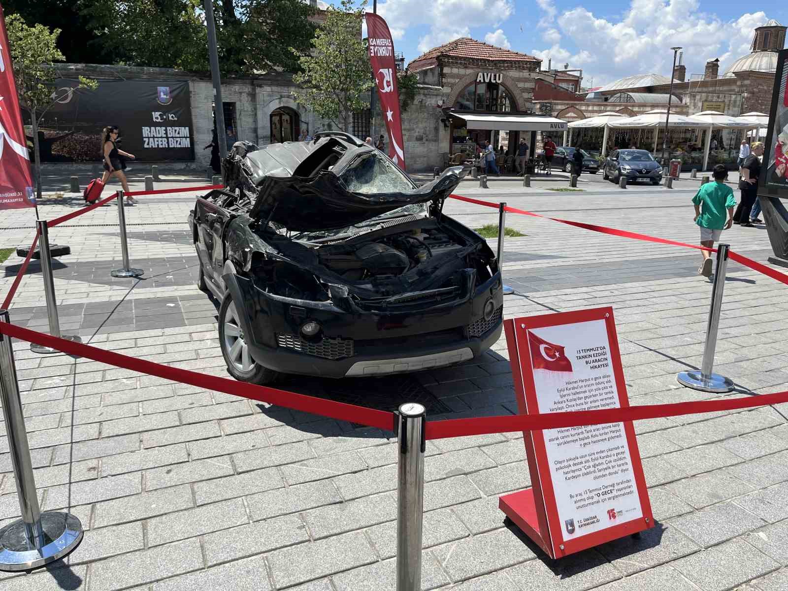 15-temmuz-da-tankin-ezdigi-arac-uskudar-da-sergileniyor