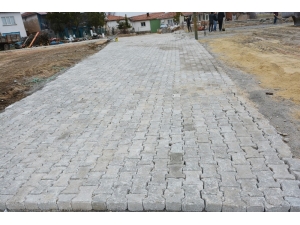 Karaören’de Taş Döşeme Çalışması