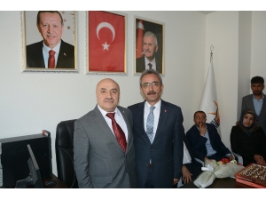 Ak Parti Çatak İlçe Başkanlığında Devir Teslim Töreni