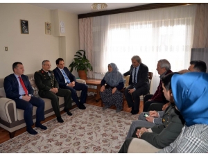 Vali Büyükakın’dan Şehit Ailesine Ziyaret