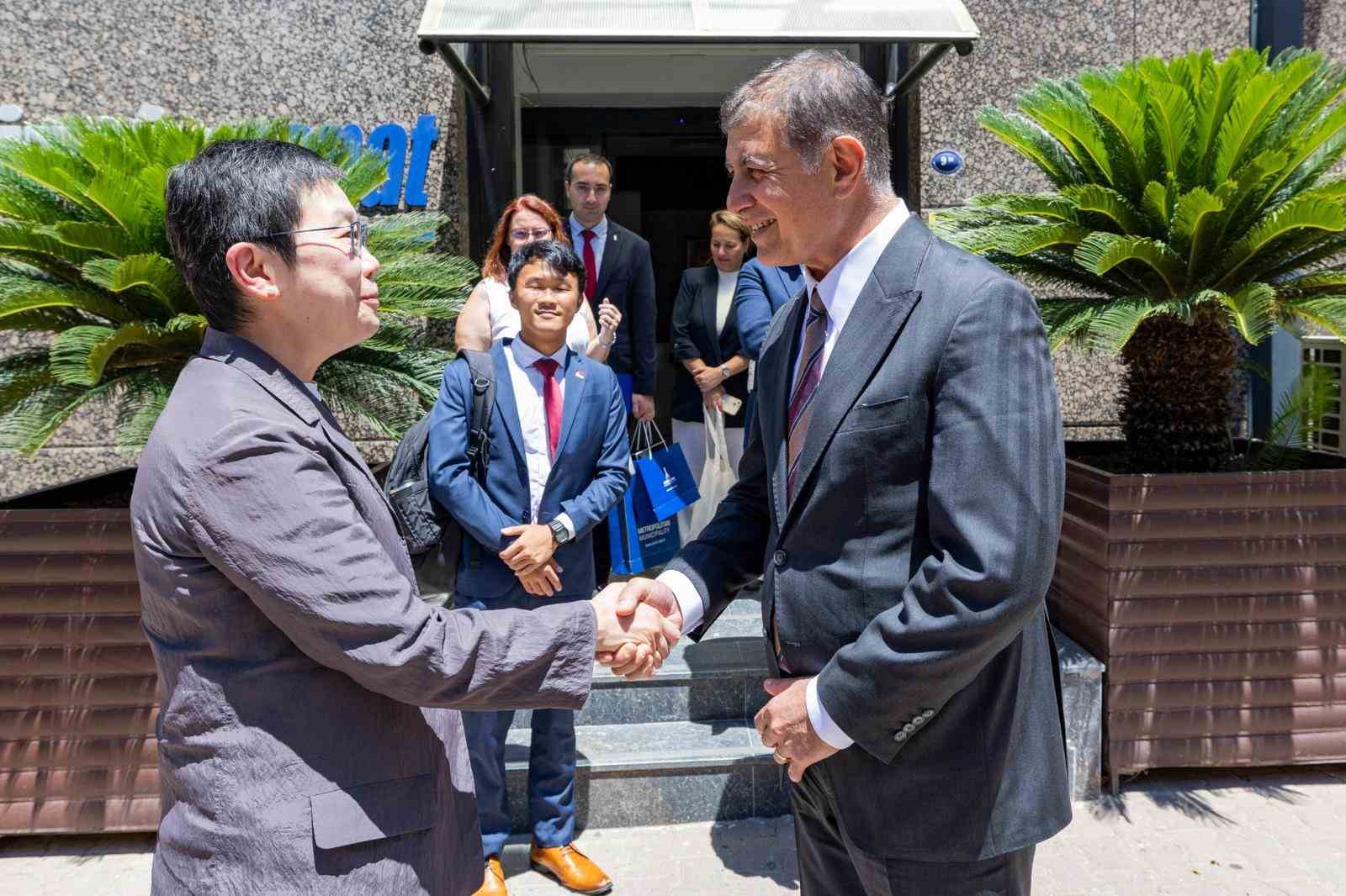 baskan-tugay-dan-singapur-a-ief-ve-expo-2027-daveti