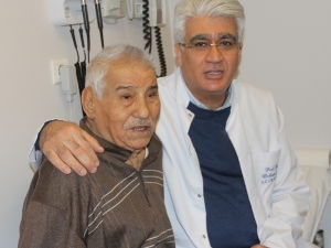 88 Yaşında Ameliyat Oldu, 4 Gün Sonra Yürümeye Başladı