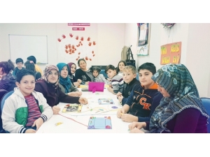 Kartepeli Çocuklar Anneleriyle Doyasıya Eğlendi