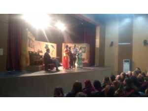 Cide’de Tiyatroya Yoğun İlgi