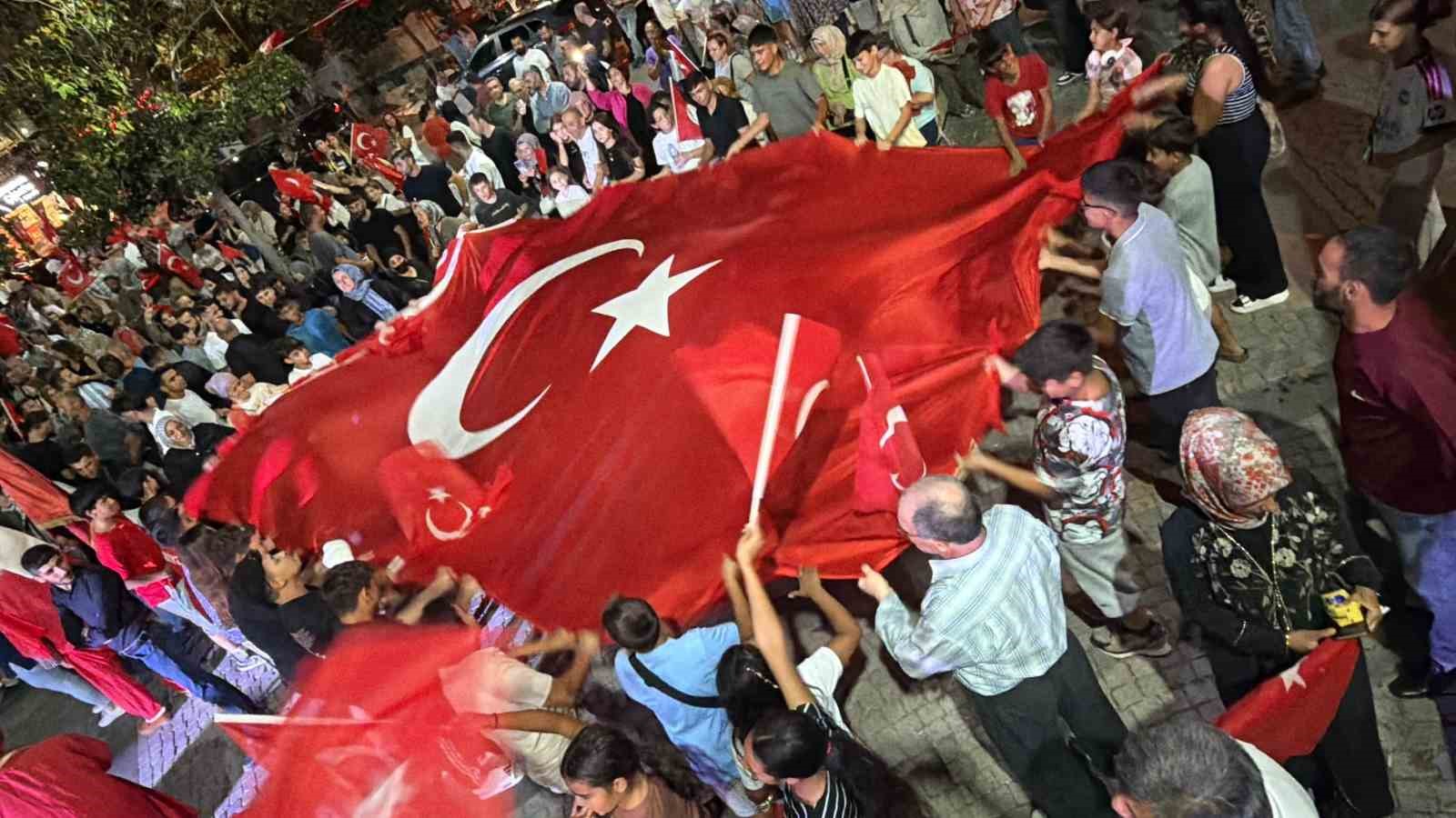 edremit-15-temmuz-da-tek-yurek-oldu