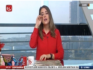 Mehmetçiğin Ailesiyle Vedalaşma Anını İzleyicilerle Paylaşırken Göz Yaşlarına Hakim Olamadı