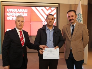 Girişimci Adaylarının Sertifika Heyecanı