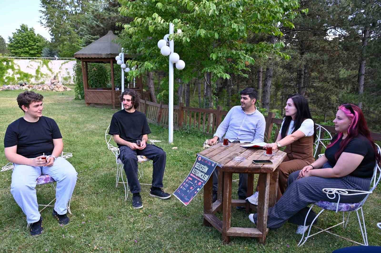 kastamonu-universitesi-bilim-kafe-de-gelecegin-iletisimcileriyle-dijital-cagda-medya-konusuldu