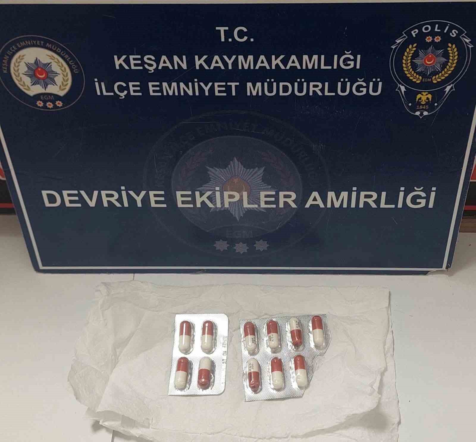 kesan-da-uyusturucu-ve-ruhsatsiz-tabanca-ele-gecirildi