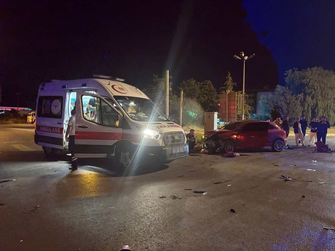 erzincan-da-iki-aracin-carpistigi-kazada-2-kisi-yaralandi