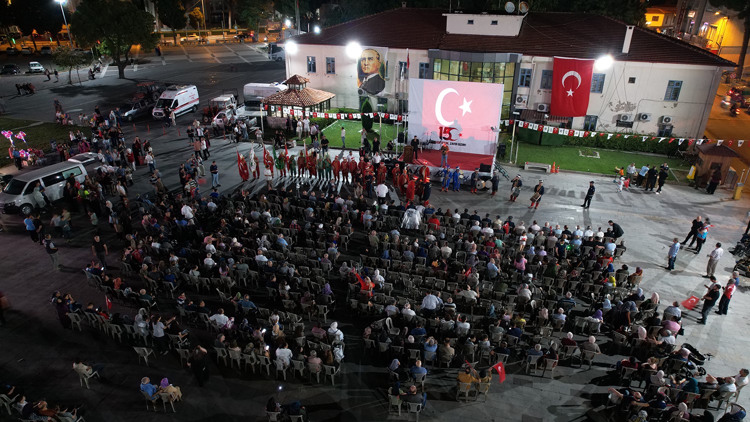 manisa-da-15-temmuz-ruhu-meydanlara-tasti