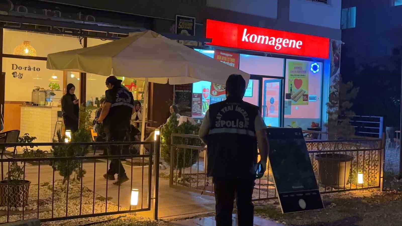 kayseri-de-bicaklanan-sahis-kafeye-sigindi-1-yarali