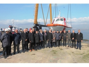 Kılavuz Botu Denize İndirildi