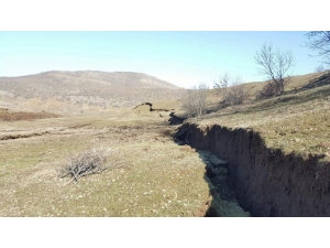 365 Nüfuslu Köyde Korkutan Heyelan