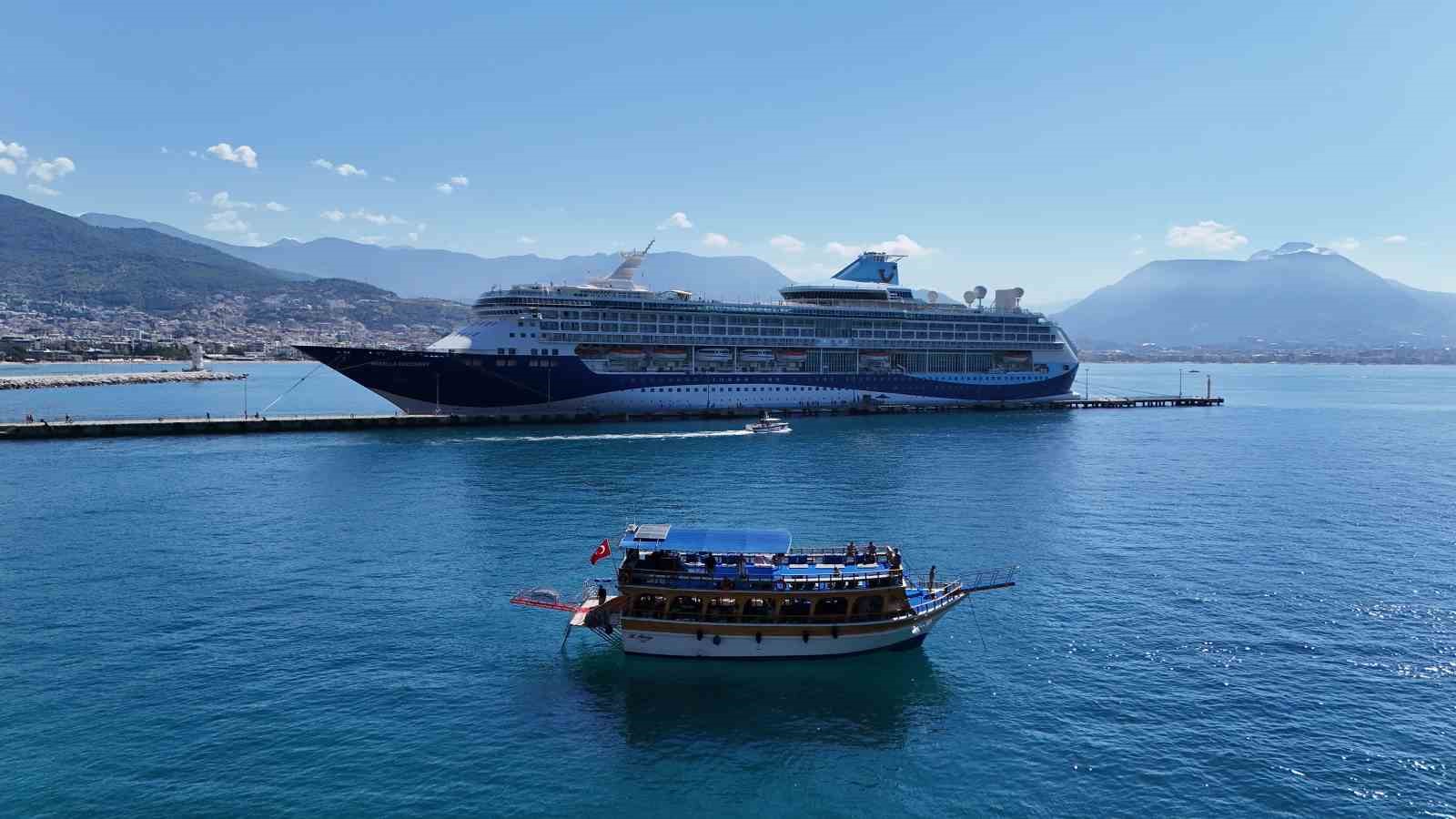 alanya-ya-luks-kruvaziyer-ile-bin-767-turist-geldi