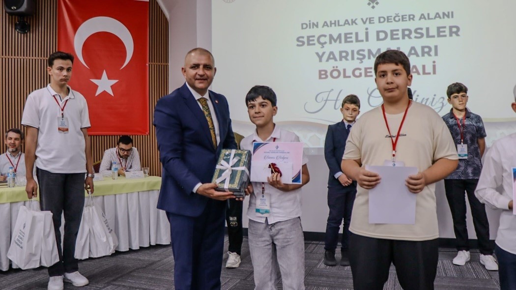 bilecikli-ogrenci-kur-an-i-kerim-i-guzel-okuma-yarismasi-nda-bolge-3-uncusu-oldu