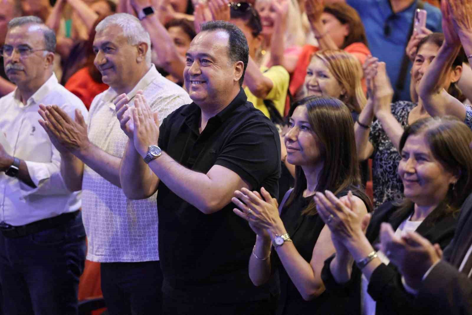 manisa-da-nazim-hikmet-siirler-ve-sarkilarla-anildi