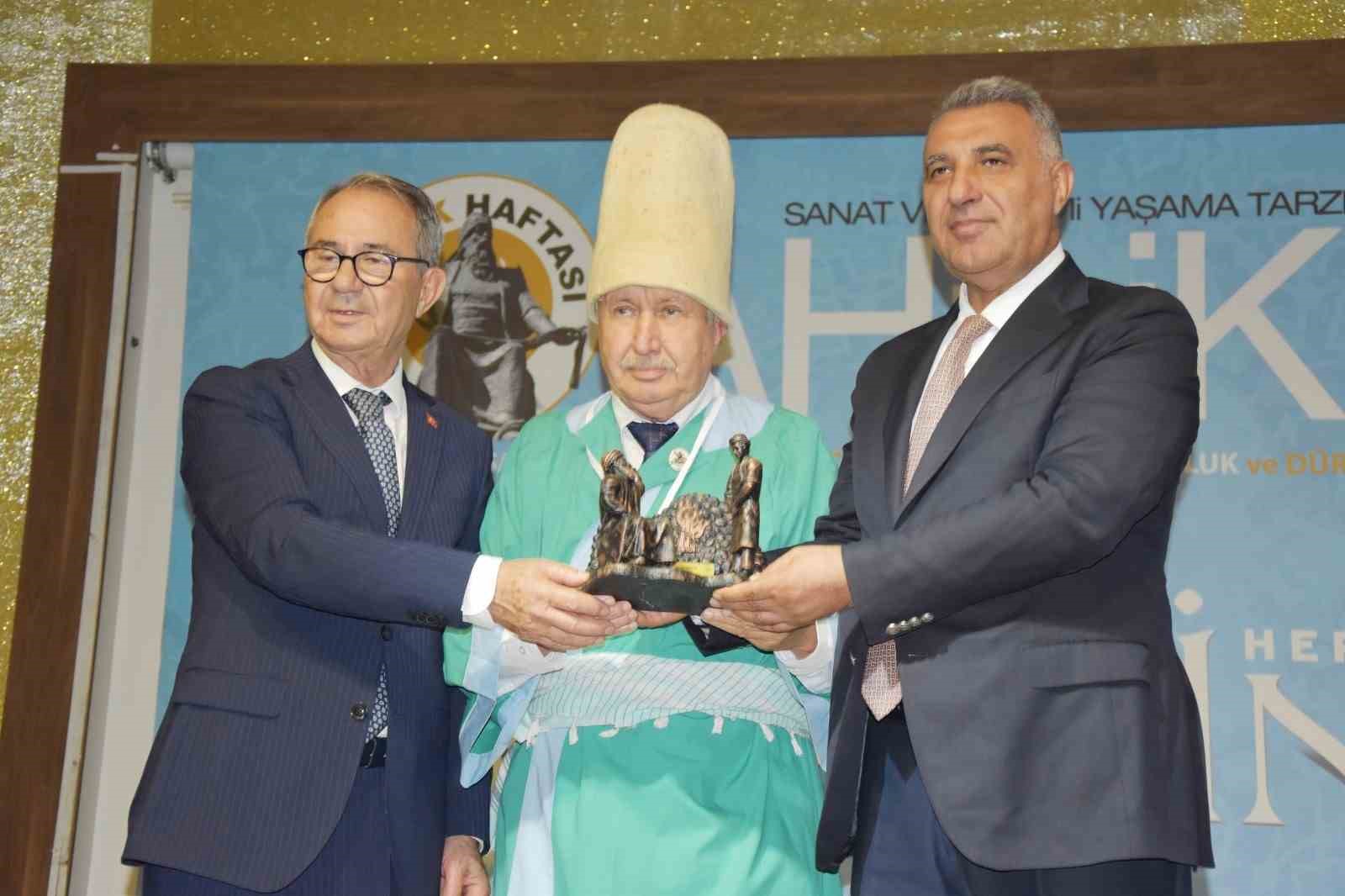 manisa-da-yilin-ahisi-mehmet-akgul-oldu