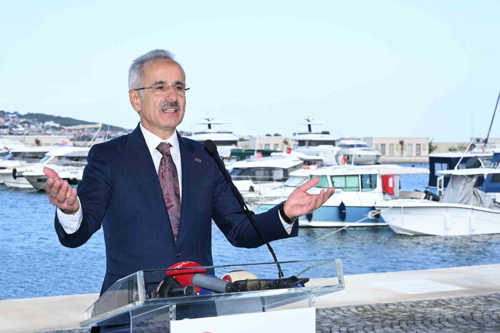 ilk-yerli-tarama-gemisi-suya-indi