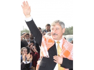 Saruhanlı Belediyesinden Çiftçiye Ekipman Desteği